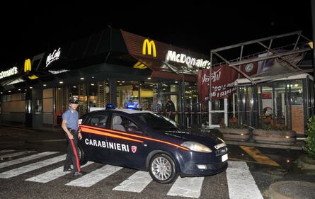 Crolla gazebo di McDonald's: un bimbo ferito 9