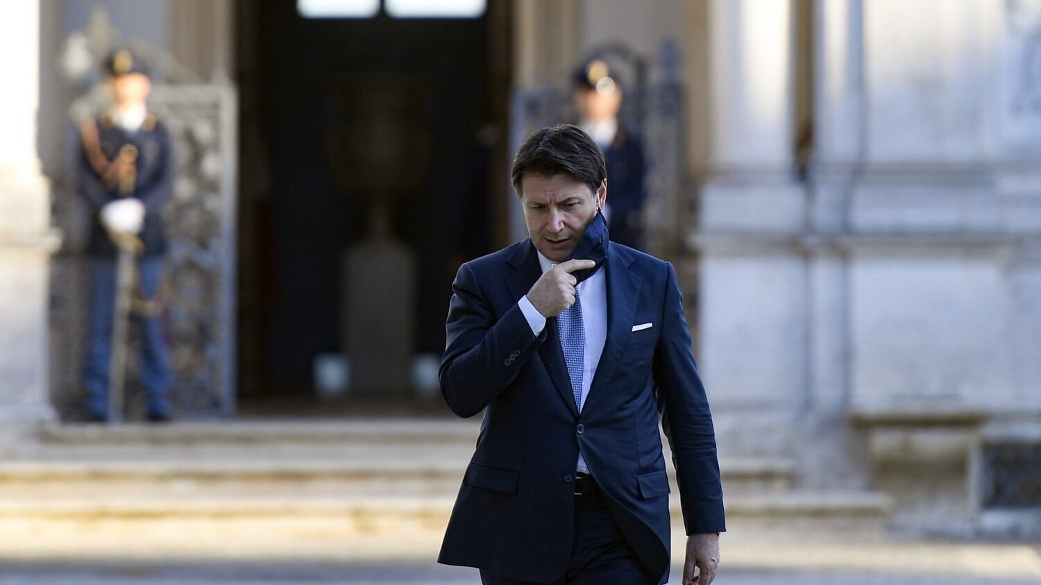 Conte e la 'soffiata' sul governo "Se volete sostituirmi, ditelo..."