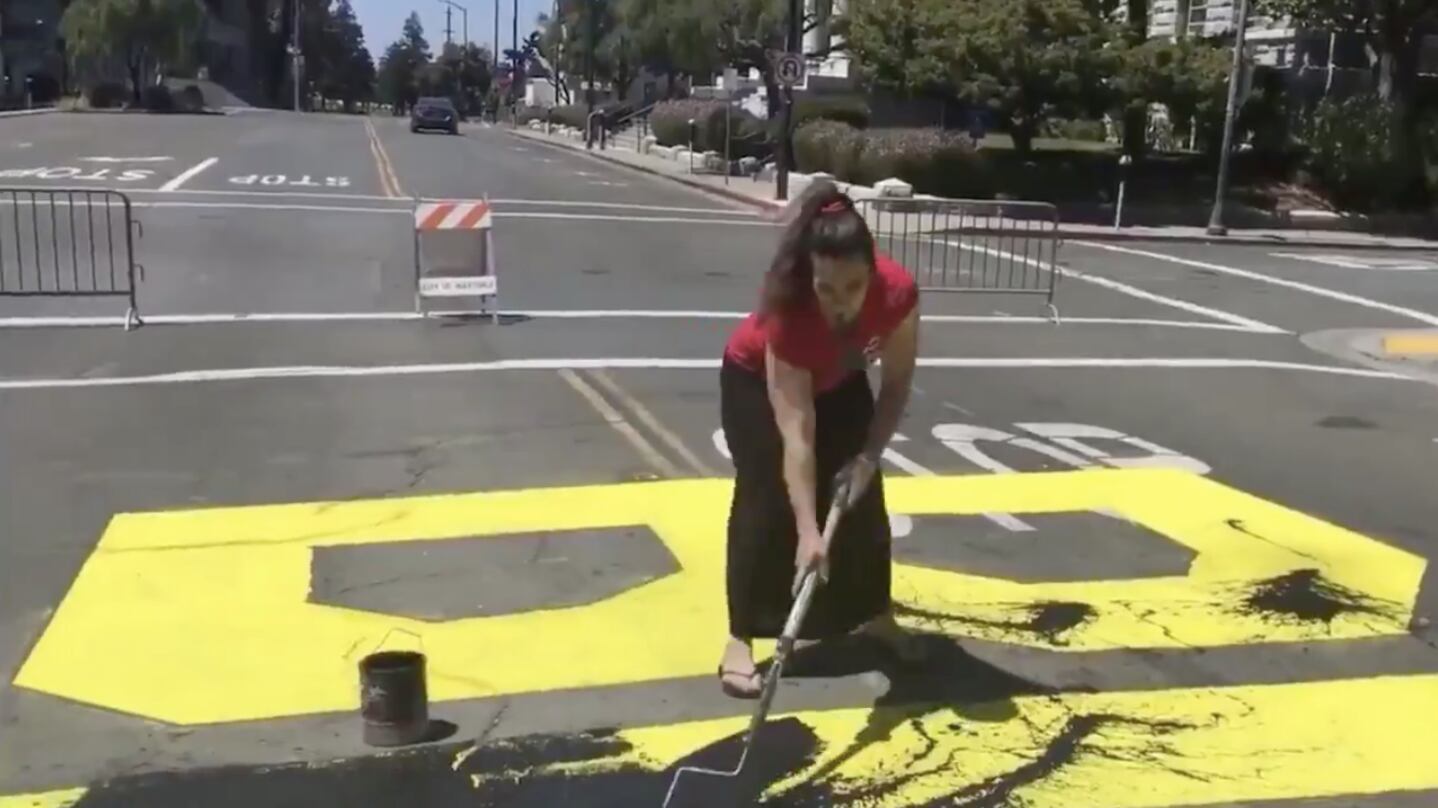 Imbrattano il murales di Black Lives Matter: rischiano la prigione