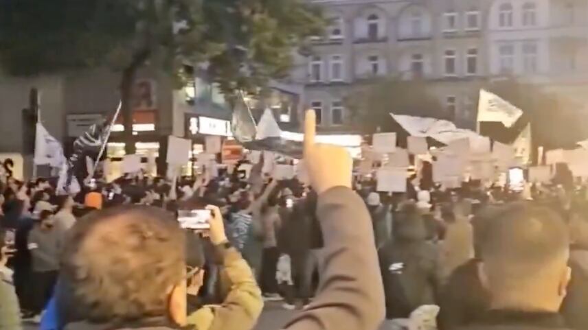 Sharia e Califfato: l'islam in piazza ad Amburgo incombe sull'Europa