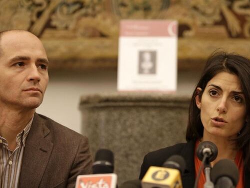 L'assessore Frongia si autosospende: "Decisione nel rispetto del M5S"