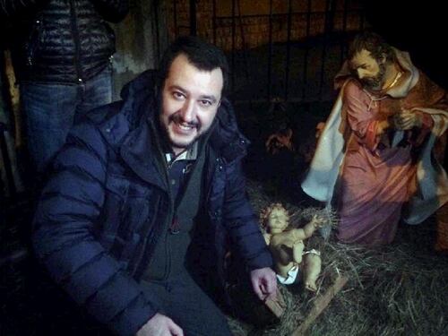 Bergamo, lite sul presepe vietato in una scuola. Salvini: "Lo porto io"
