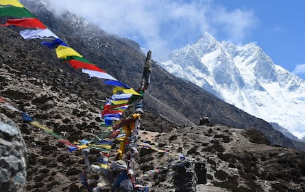 L'affollata strada che porta alla cima dell'Everest 16