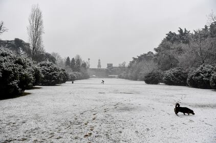 Arriva il maltempo: ecco la città di Milano imbiancata  7