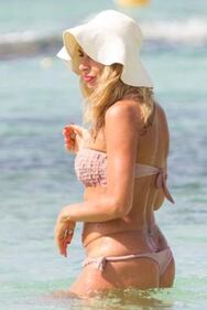 Grande Fratello Vip, doccia hot per Valeria Marini 47