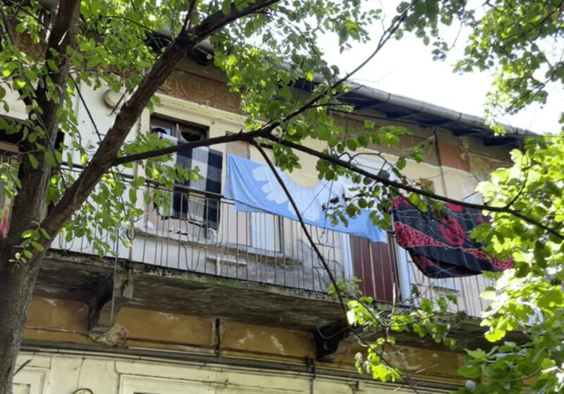 Degrado nella cascina abbandonata di via De Lemene a Milano 2