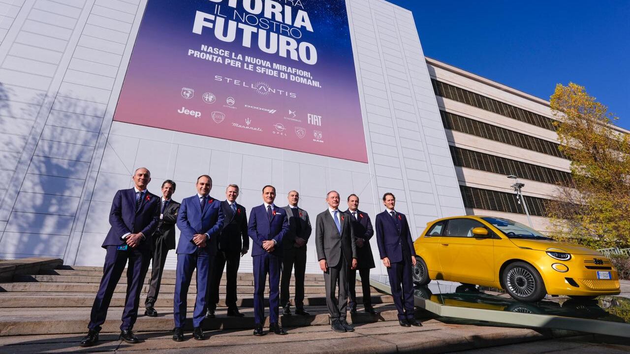 La Fiat 500 Hybrid rilancia l'Italia dell'auto, Elkann: "Non solo elettrico"
