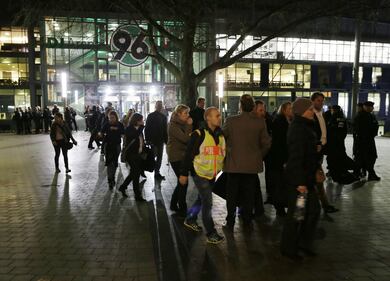 I tifosi lasciano lo stadio di Hannover 5