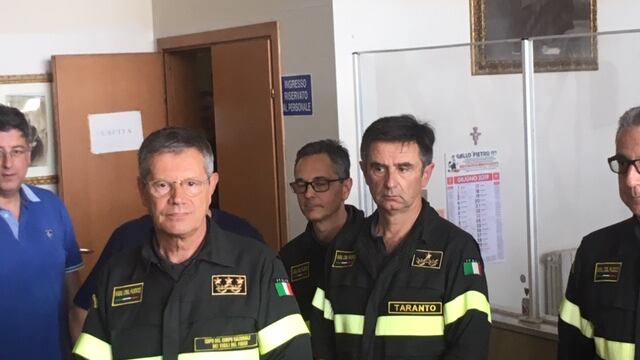 Taranto, il comandate nazionale a casa del vigile del fuoco morto ieri