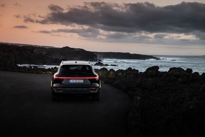 Le immagini della nuova Audi Q8 e-tron 7