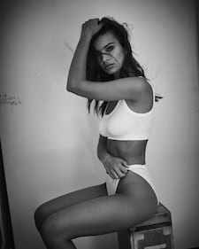 Emily Ratajkowski bollente allo specchio  6