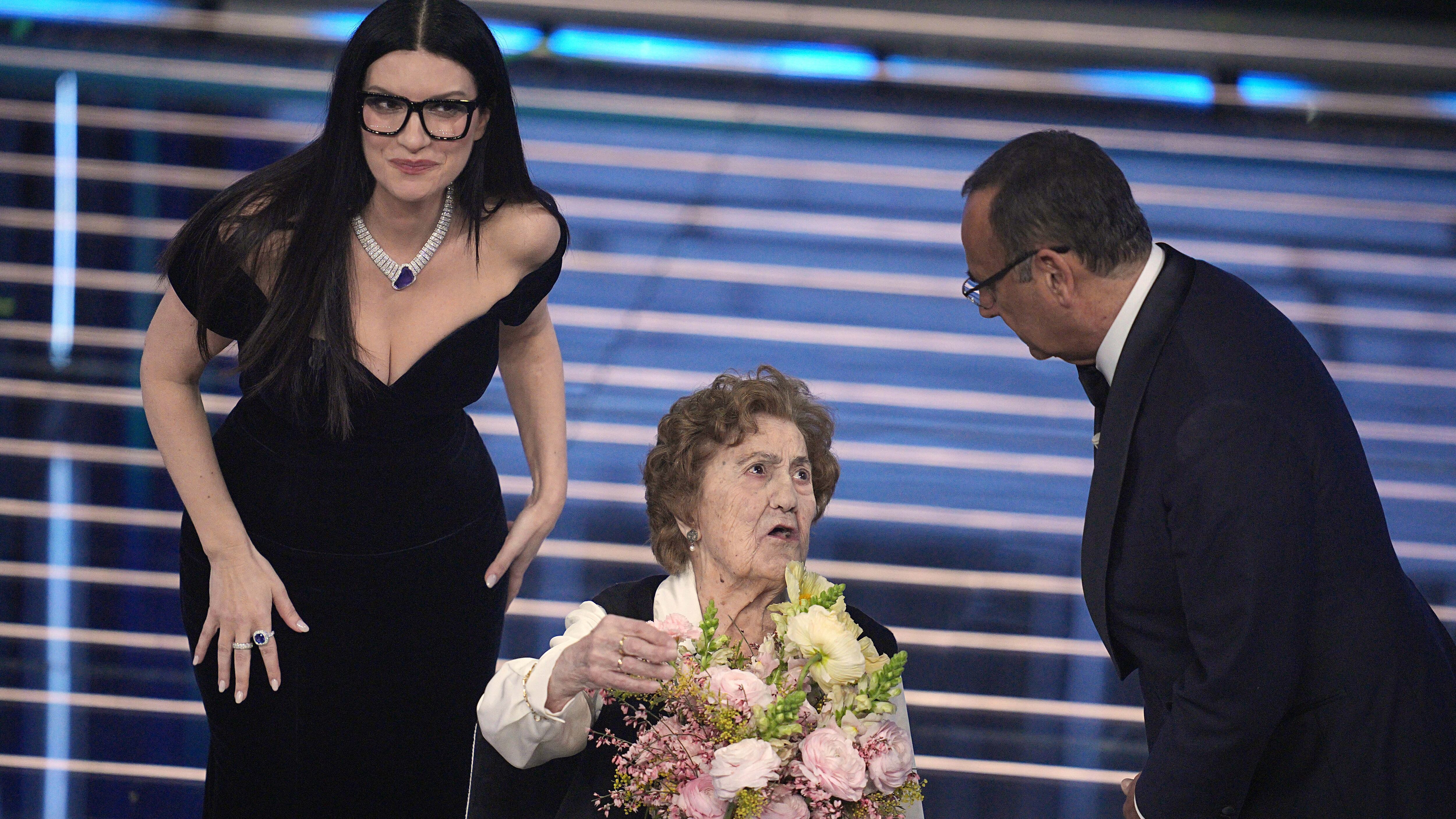 La politica celebra la signora Pratesi