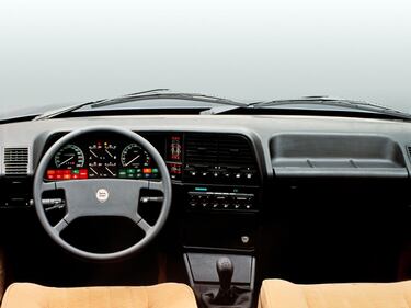 Lancia Thema, guarda la gallery 24