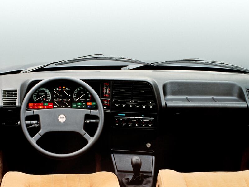 Lancia Thema, guarda la gallery 24