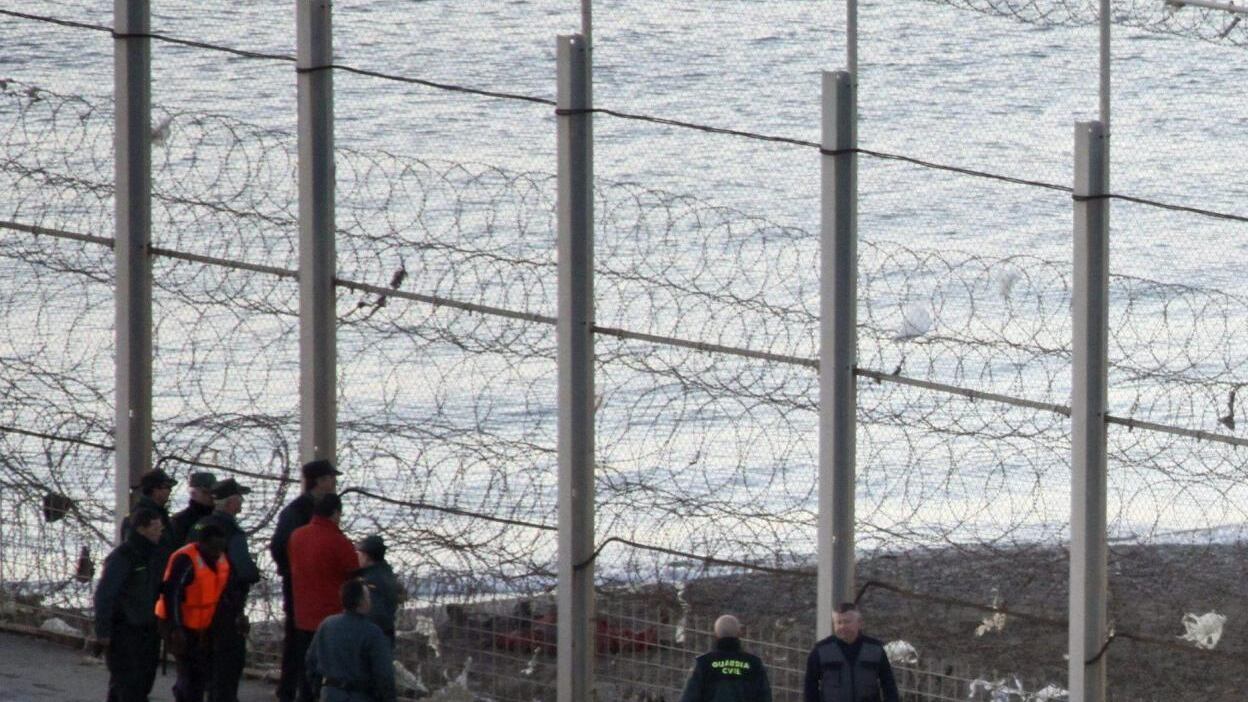 Centinaia di clandestini assaltano la frontiera 14 morti in Spagna