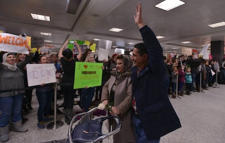 Proteste negli aeroporti contro Trump: "No al bando dei musulmani" 3