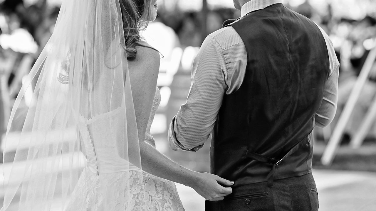 La polizia blocca il matrimonio e arresta la sposa: "È clandestina"