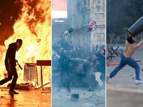 Milano, violenti scontri al Duomo: evacuata la piazza. Sassi, tavoli, sedie e calci agli agenti. Molti feriti e decine di fermati. Meloni: “Opposizioni condannino senza ambiguità”. Salvini: “Vigliacchi e criminali”