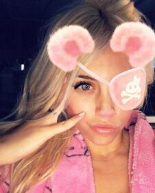 Wanda Nara, sexy in abito da sera  9