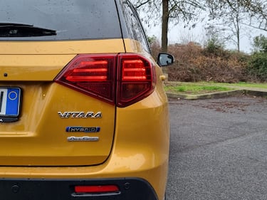 Suzuki Vitara Hybrid 140V: guarda le foto 11