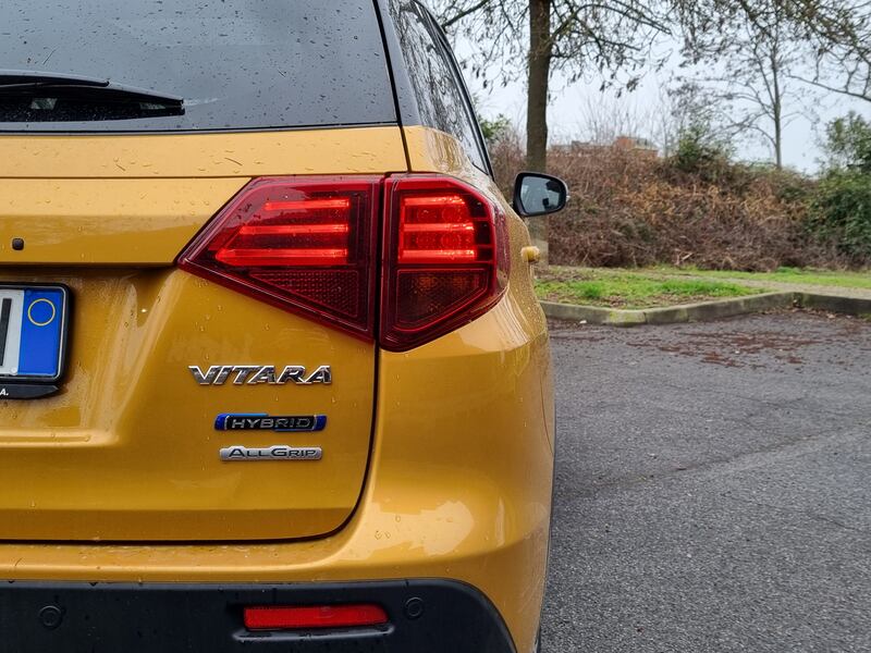 Suzuki Vitara Hybrid 140V: guarda le foto 11