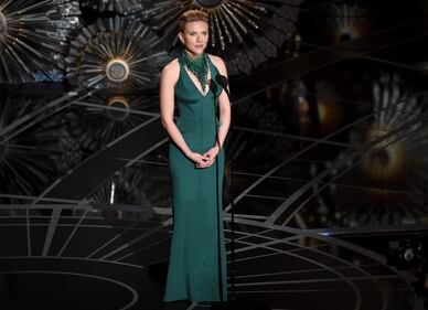 Oscar, Scarlett Johansson sfoggia il look rasato 11