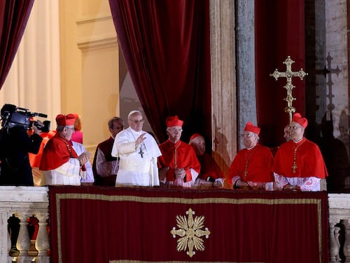 Se la povertà del papa è una grandezza che rilancia l'umano