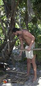 Isola dei Famosi: i costumi degli uomini 13