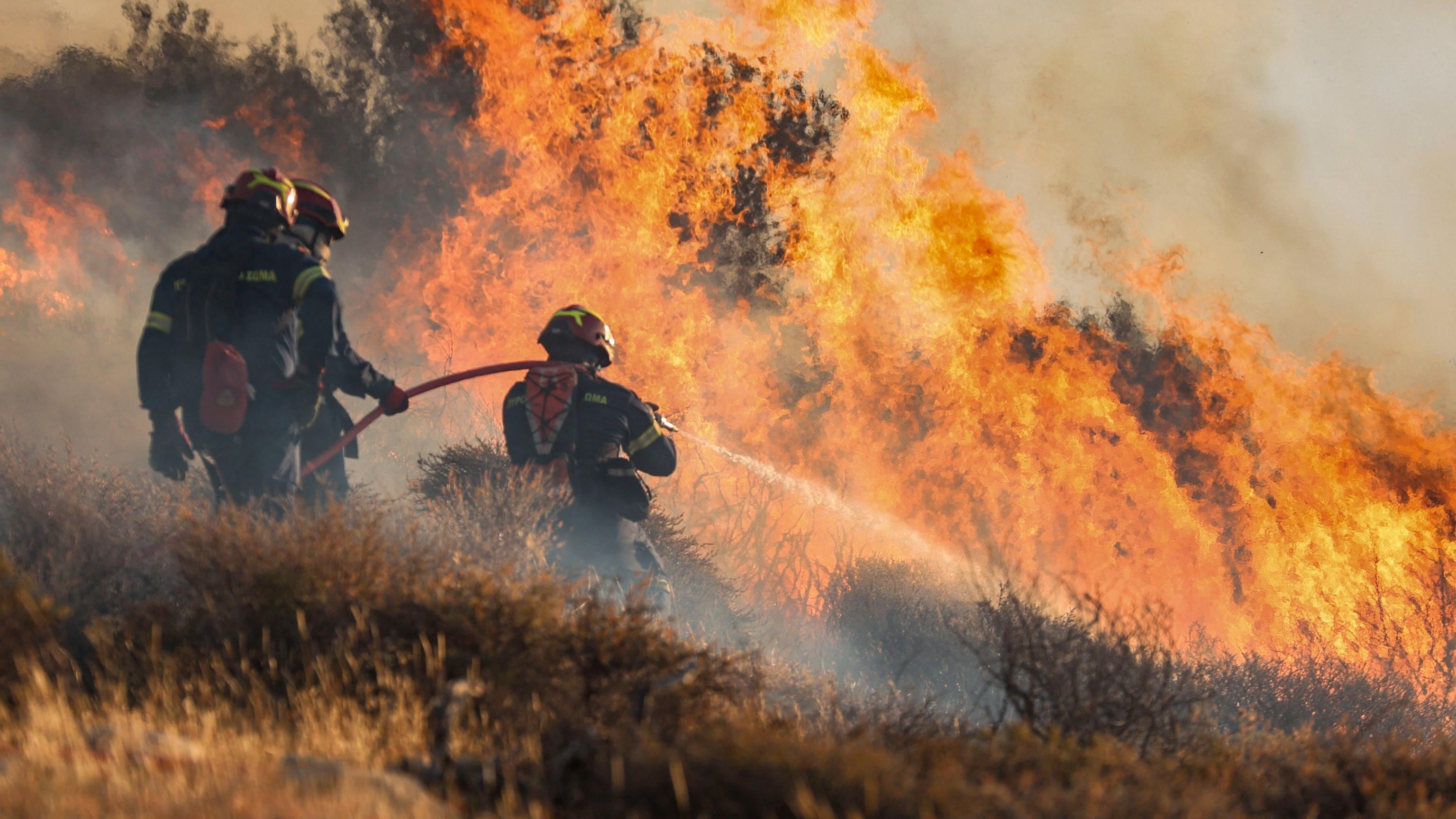 Incendi a Creta, 5mila evacuati. I dati spagnoli: 380 le vittime