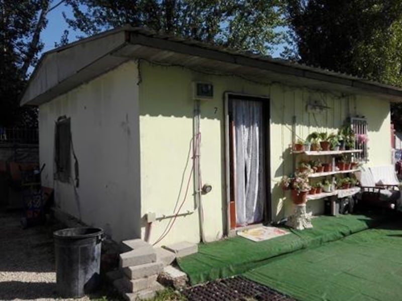 Camping River, il primo campo rom chiuso dalla Raggi 5