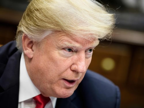 Trump apre l'anno prendendo in giro la Warren su Twitter