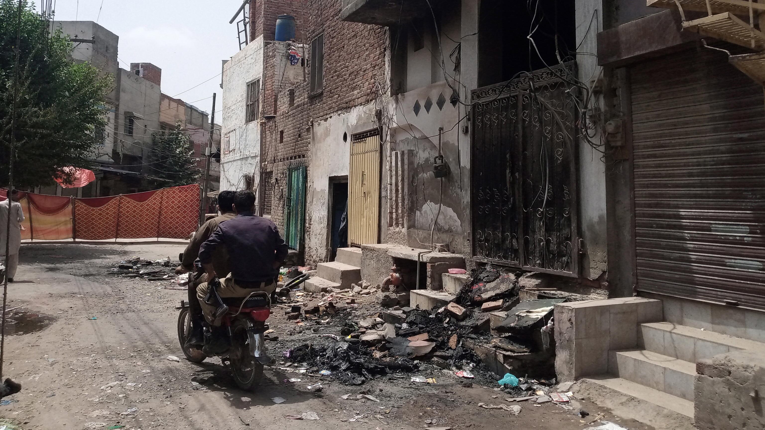 Pakistan, assalto ai cristiani e chiese bruciate