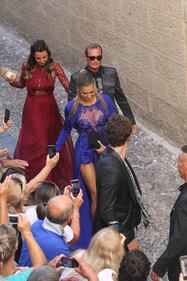 Il nude look di Belen al matrimonio della Canalis 6