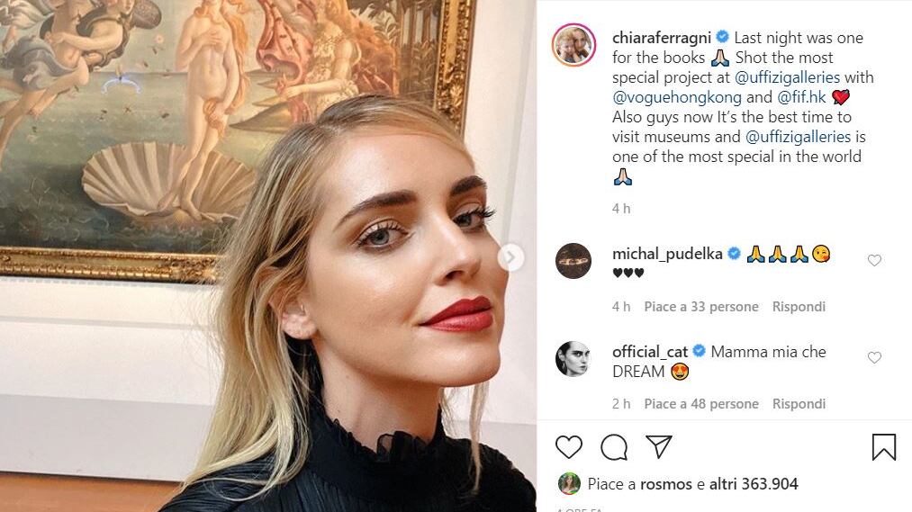 Quante critiche se l'influencer visita un museo