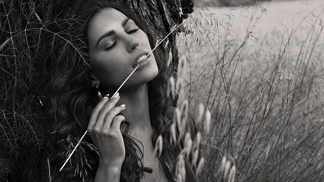 Sneijder non si dà pace per Yolanthe. Lei è bollente sui social