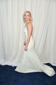 Jennifer Lawrence senza reggiseno alla première di Joy 5