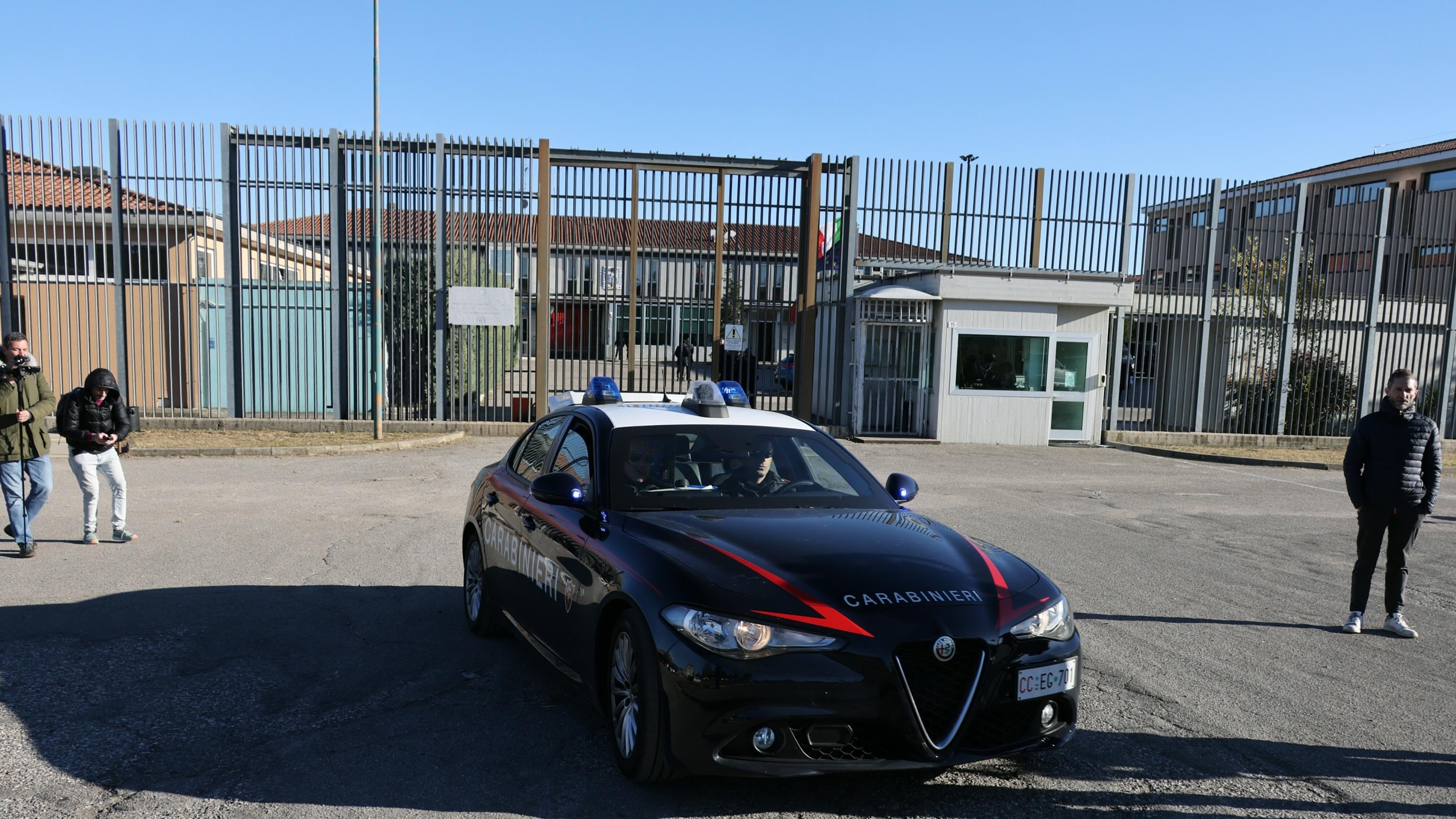 Gli abbracci e le lacrime. Così si è svolto il primo incontro tra Turetta e i genitori