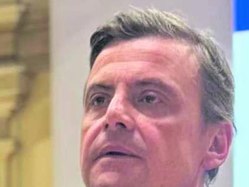 Ultima giravolta di Calenda: pronto a tornare coi compagni