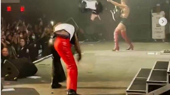 Distruggono gli strumenti alla fine del concerto: bufera sui Maneskin