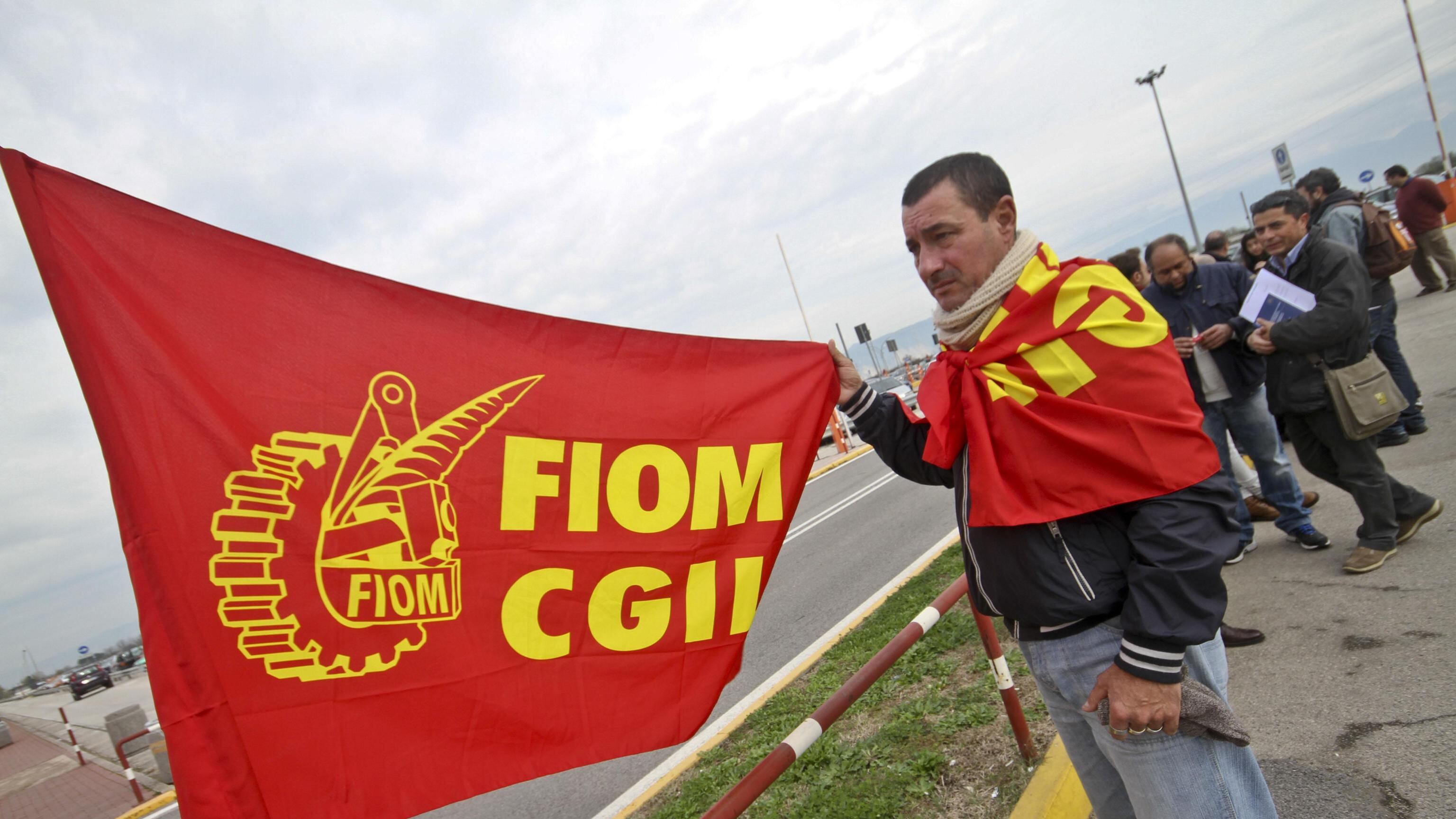 I favori imbarazzanti dei sindacati all'Ilva