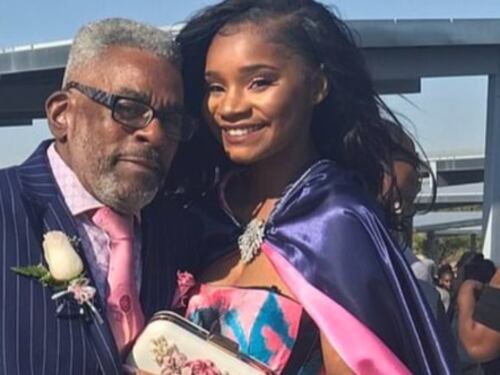California, nessuno la invita al ballo della scuola e lei ci va col nonno