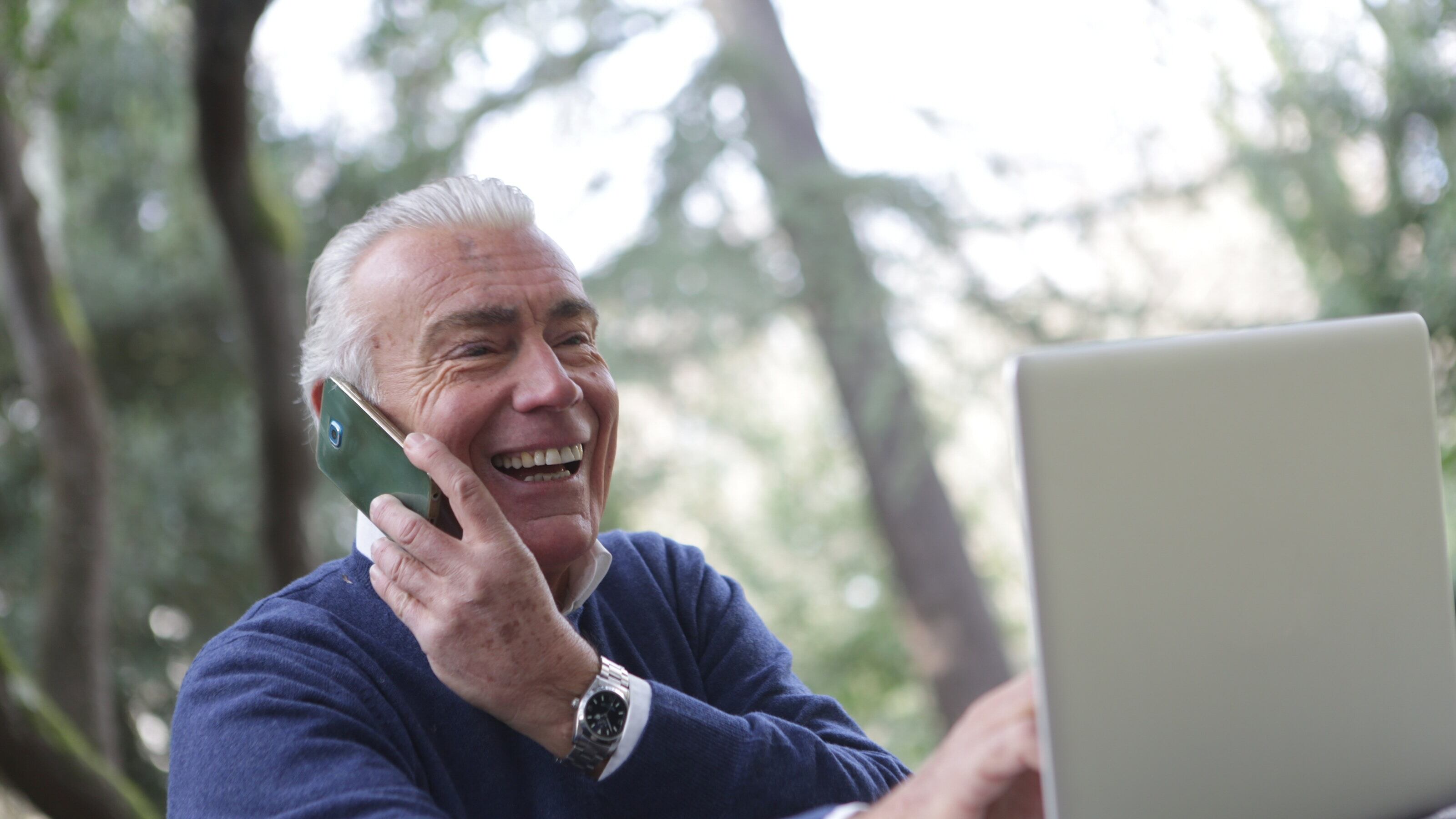 Regali tecnologici per la pensione di un uomo, ecco quelli più interessanti