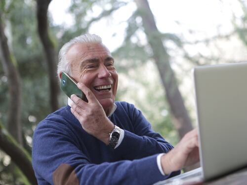 Regali tecnologici per la pensione di un uomo, ecco quelli più interessanti
