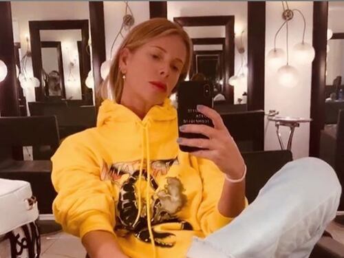 Lo scatto di Alessia Marcuzzi scatena il web: "Sei vecchia. Non ti vergogni?"