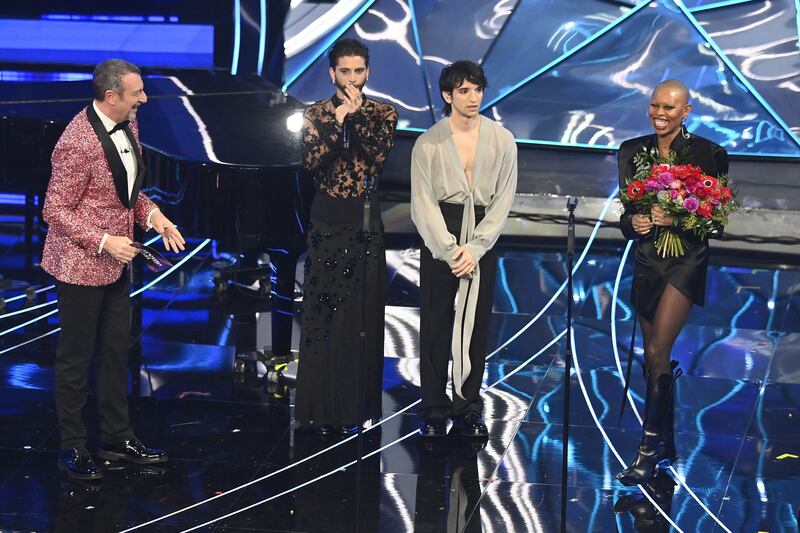 Sanremo 2024: ecco il look della quarta serata del Festival dei Santi Francesi 8