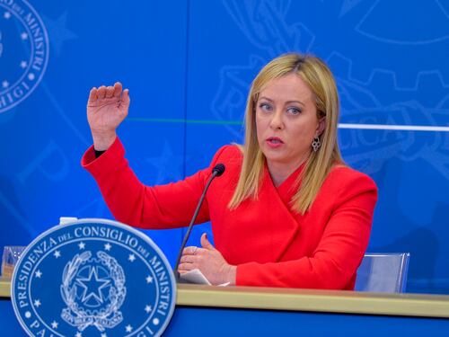 I “mastini” azzannano Meloni, patatrac Soumahoro e il price cap: quindi, oggi...