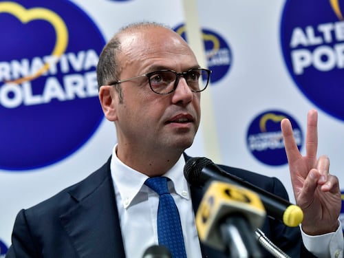 Alfano provoca il Pd: "Se volete andare a elezioni ditelo"