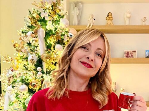 "Anche a te e famiglia": gli auguri di Natale social del premier Meloni
