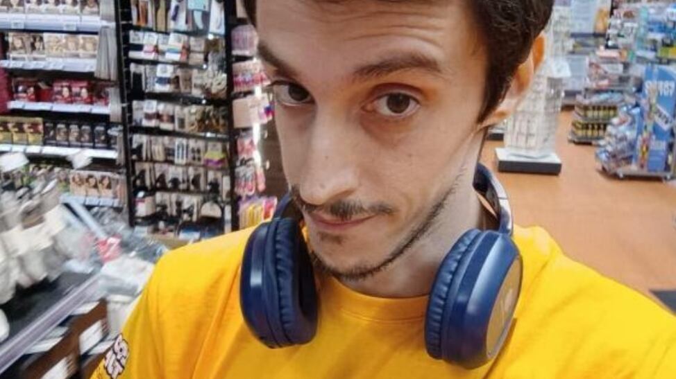 L'ultimo selfie di Manuel con le cuffie. Il papà del killer: "Ha confessato e si è messo a ridere"