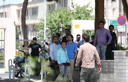 Teheran sotto attacco: terroristi asserragliati in parlamento 1